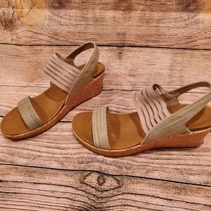Sketchers Luxe Foam Sandals